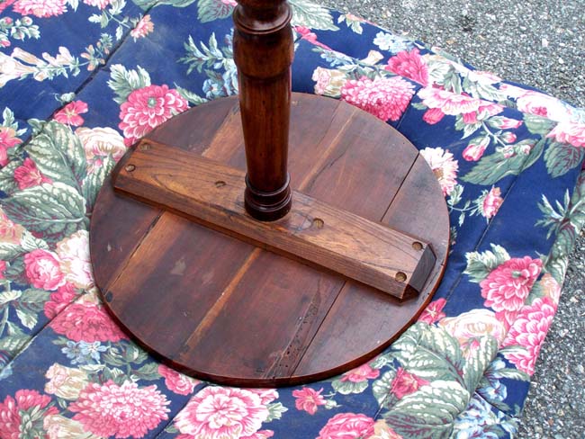 A George III period diminutive Plum Wood Tripod Table on Cabriole Legs with Pad Feet circa 1770 — image 4